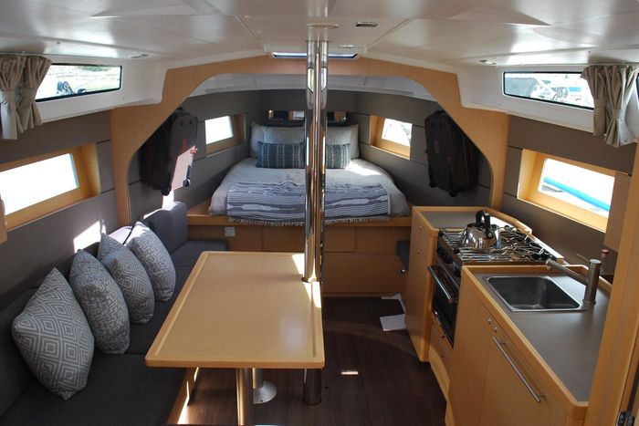 2015 Beneteau Oceanis 38 Photo 10 of 59