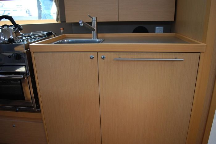 2015 Beneteau Oceanis 38 Photo 11 of 59