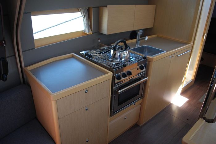 2015 Beneteau Oceanis 38 Photo 14 of 59