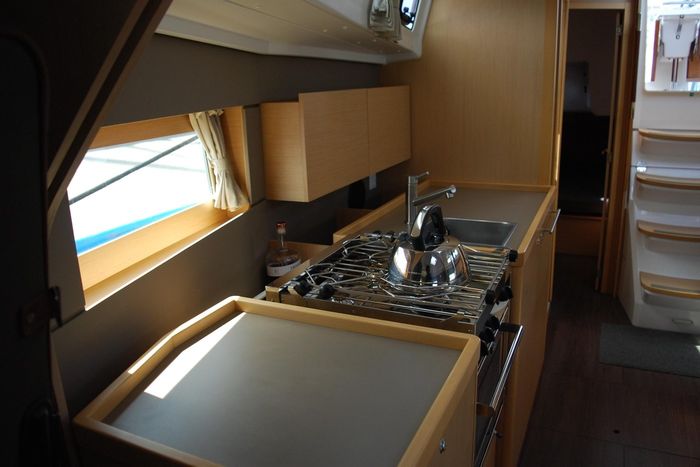 2015 Beneteau Oceanis 38 Photo 16 of 59