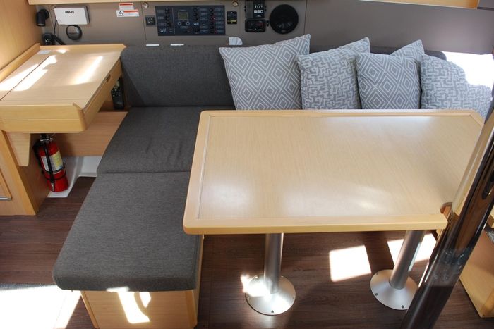 2015 Beneteau Oceanis 38 Photo 21 of 59