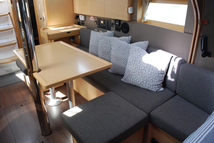 2015 Beneteau Oceanis 38 Photo 22 of 59