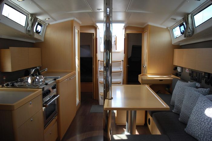 2015 Beneteau Oceanis 38 Photo 26 of 59