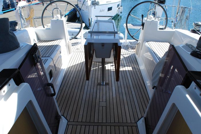 2015 Beneteau Oceanis 38 Photo 29 of 59