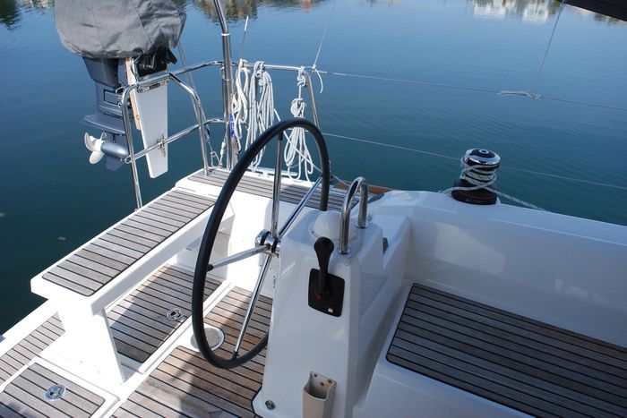 2015 Beneteau Oceanis 38 Photo 38 of 59