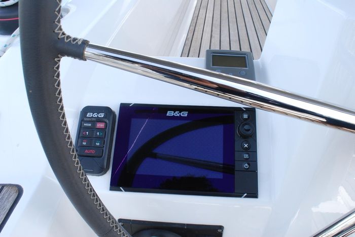 2015 Beneteau Oceanis 38 Photo 40 of 59