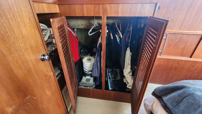 1981 Tollycraft 43 Tri Cabin Photo 38 of 59