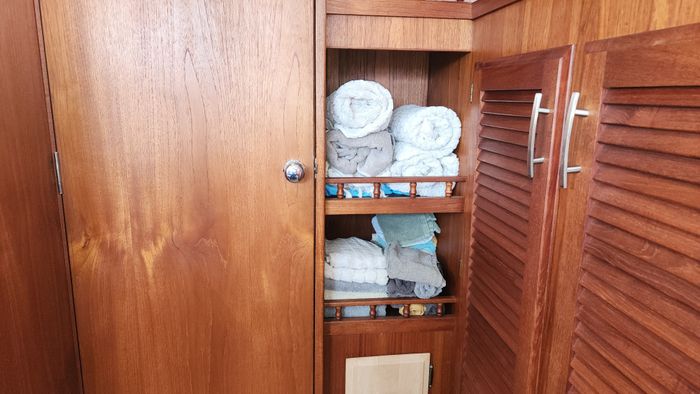 1981 Tollycraft 43 Tri Cabin Photo 40 of 59