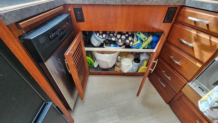 1981 Tollycraft 43 Tri Cabin Photo 46 of 59