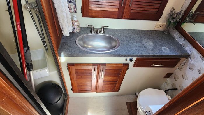 1981 Tollycraft 43 Tri Cabin Photo 48 of 59