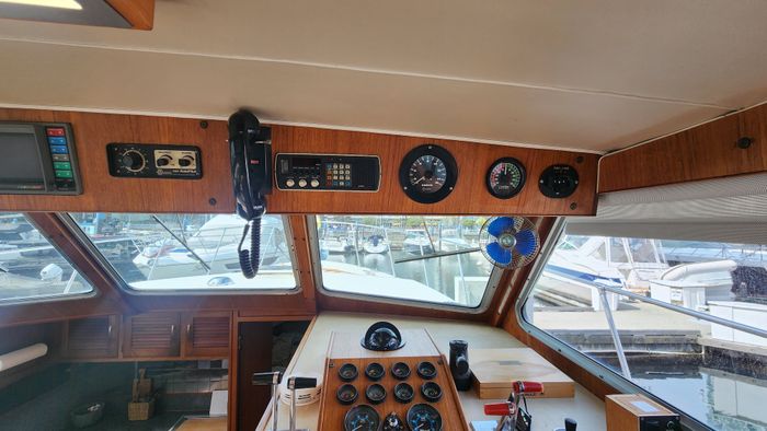 1981 Tollycraft 43 Tri Cabin Photo 27 of 59
