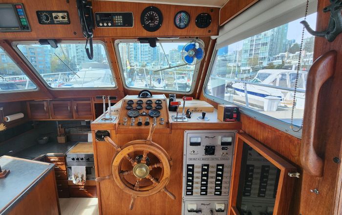 1981 Tollycraft 43 Tri Cabin Photo 22 of 59