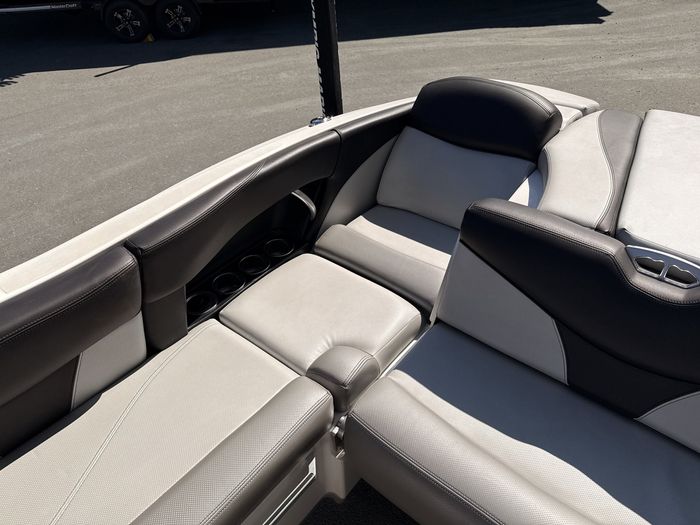 2016 MasterCraft X46 Photo 25 of 61
