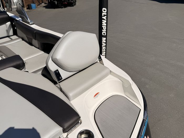 2016 MasterCraft X46 Photo 16 of 61