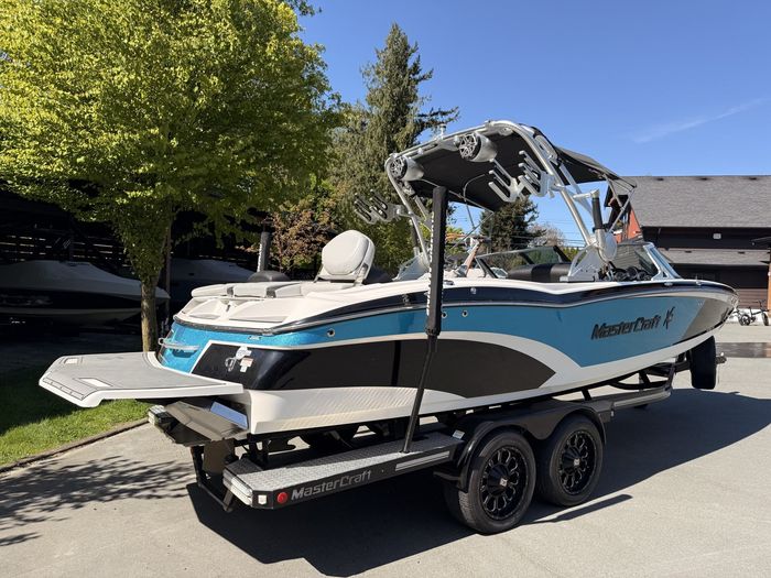 2016 MasterCraft X46 Photo 4 of 61