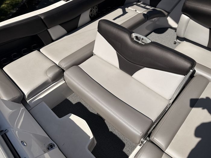 2016 MasterCraft X46 Photo 41 of 61