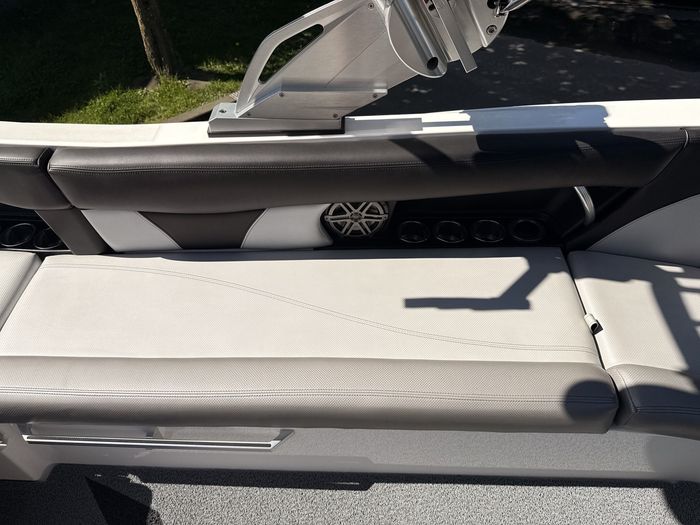 2016 MasterCraft X46 Photo 23 of 61