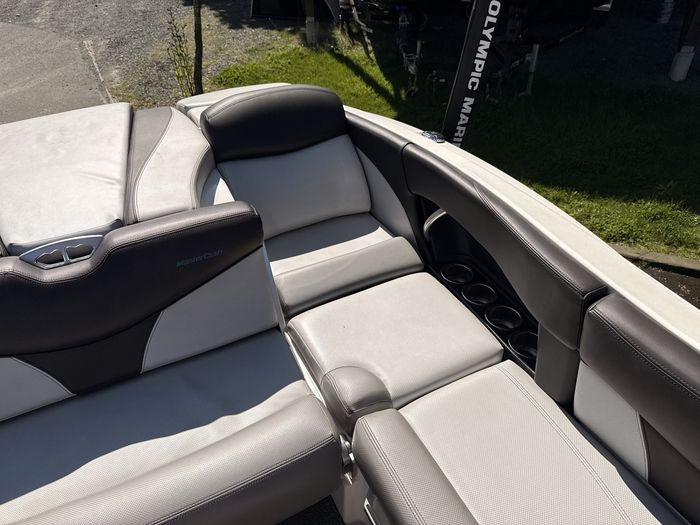 2016 MasterCraft X46 Photo 24 of 61