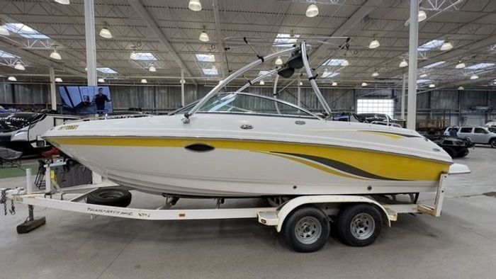 2004 Chaparral 230 SSI Amazing Condition!   Float in Elegance Tod Photo 7 sur 18