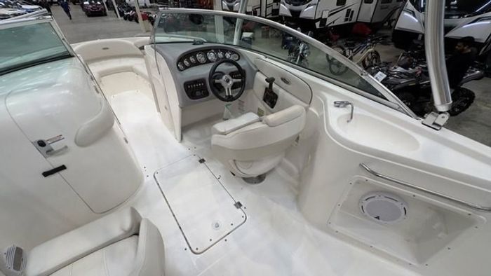 2004 Chaparral 230 SSI Amazing Condition!   Float in Elegance Tod Photo 14 sur 18