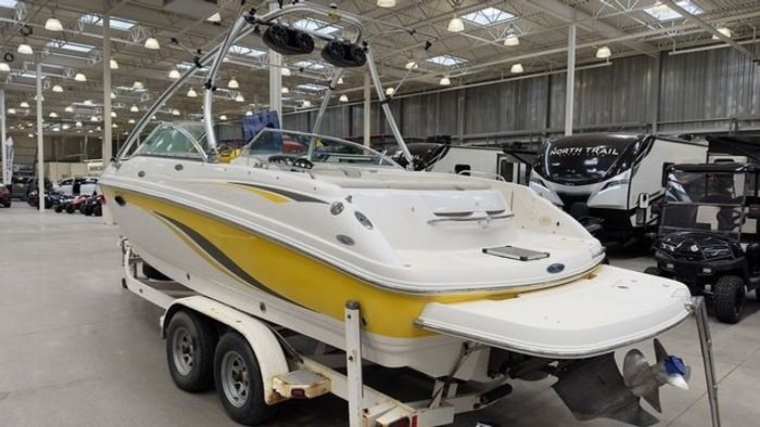 2004 Chaparral 230 SSI Amazing Condition!   Float in Elegance Tod Photo 6 sur 18