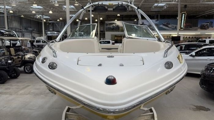 2004 Chaparral 230 SSI Amazing Condition!   Float in Elegance Tod Photo 9 sur 18