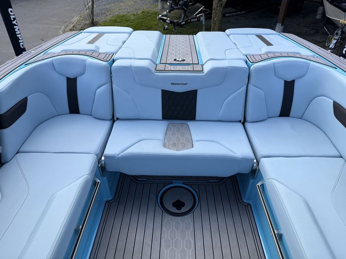 2023 MasterCraft XT22 Photo 27 of 66