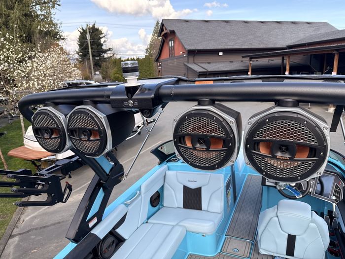 2023 MasterCraft XT22 Photo 53 of 66