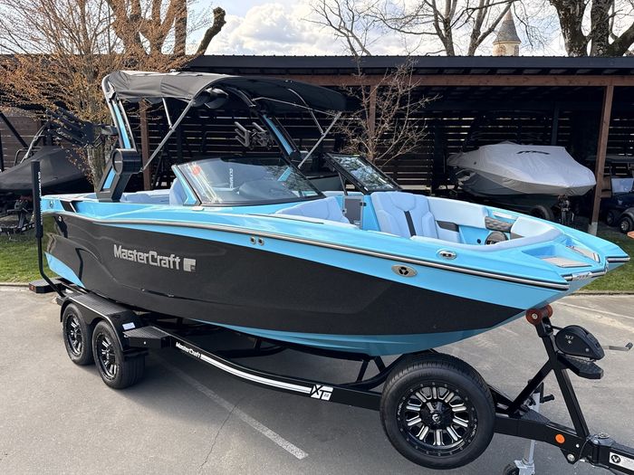 2023 MasterCraft XT22 Photo 2 of 66