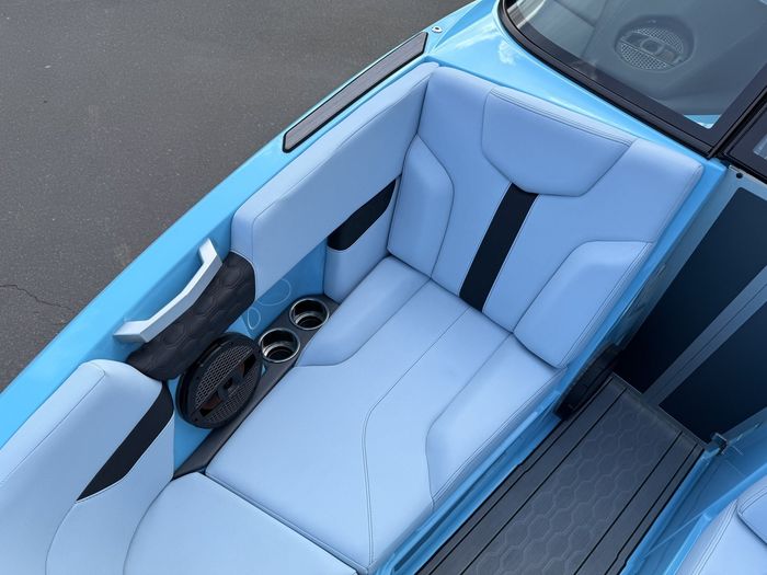 2023 MasterCraft XT22 Photo 42 of 66