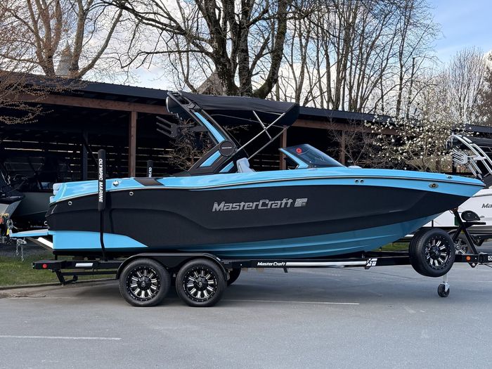 2023 MasterCraft XT22 Photo 3 of 66