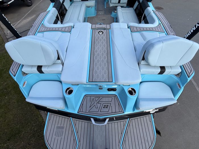 2023 MasterCraft XT22 Photo 16 of 66
