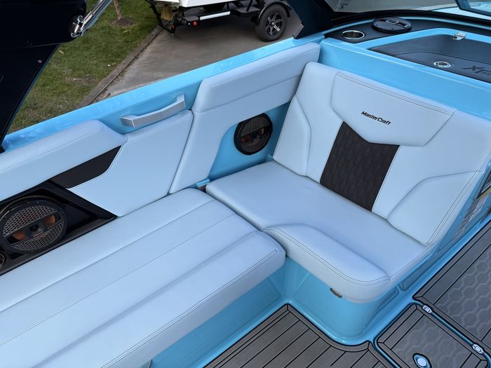 2023 MasterCraft XT22 Photo 30 of 66