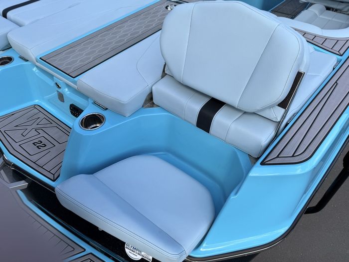 2023 MasterCraft XT22 Photo 17 of 66