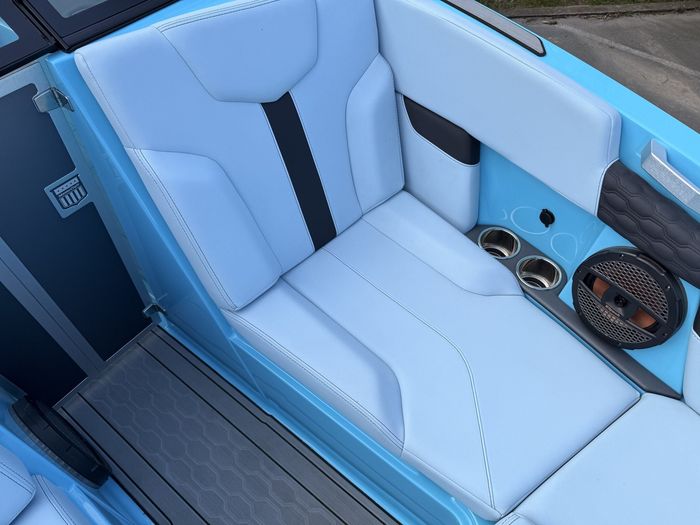 2023 MasterCraft XT22 Photo 44 of 66