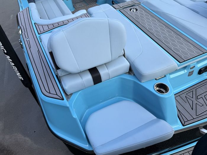 2023 MasterCraft XT22 Photo 18 of 66