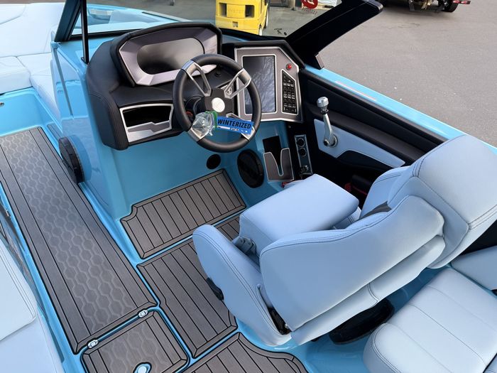 2023 MasterCraft XT22 Photo 31 of 66