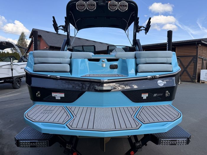 2023 MasterCraft XT22 Photo 5 of 66