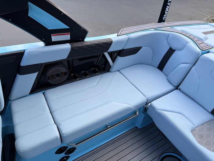 2023 MasterCraft XT22 Photo 32 of 66