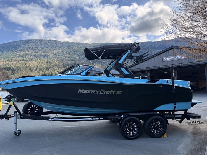 2023 MasterCraft XT22 Photo 7 of 66