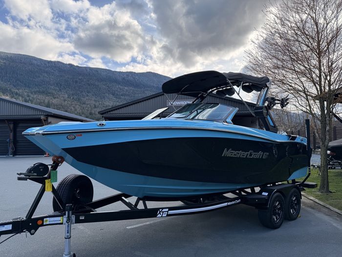 2023 MasterCraft XT22 Photo 8 of 66