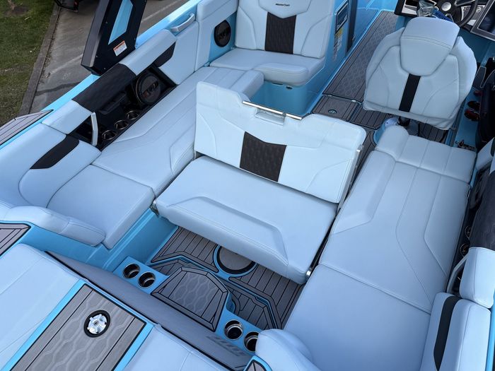 2023 MasterCraft XT22 Photo 34 of 66