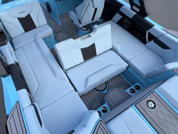 2023 MasterCraft XT22 Photo 35 of 66