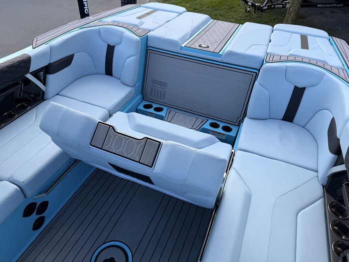 2023 MasterCraft XT22 Photo 36 of 66