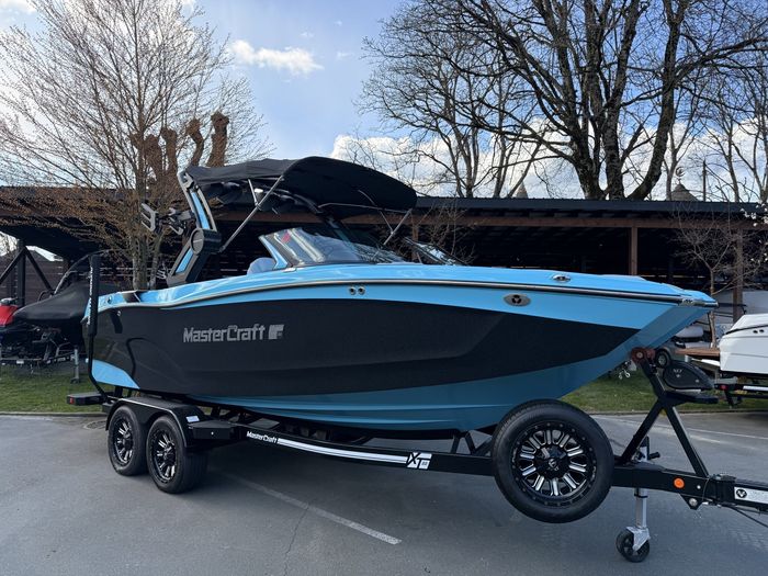 2023 MasterCraft XT22 Photo 10 of 66