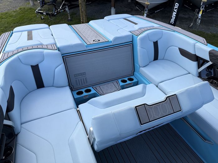 2023 MasterCraft XT22 Photo 37 of 66