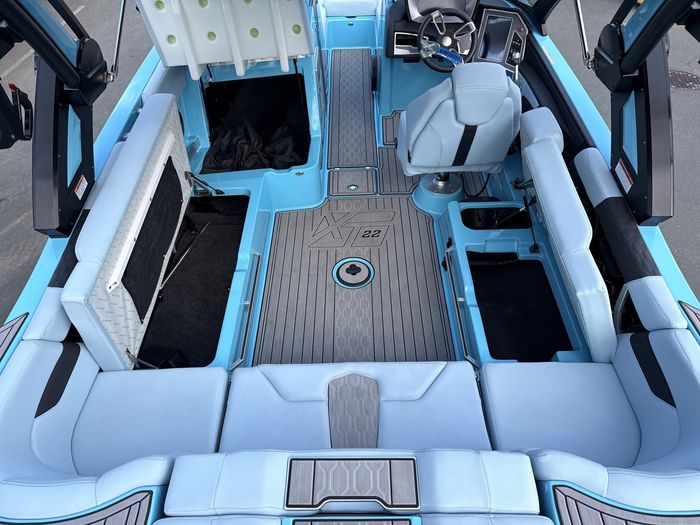 2023 MasterCraft XT22 Photo 64 of 66