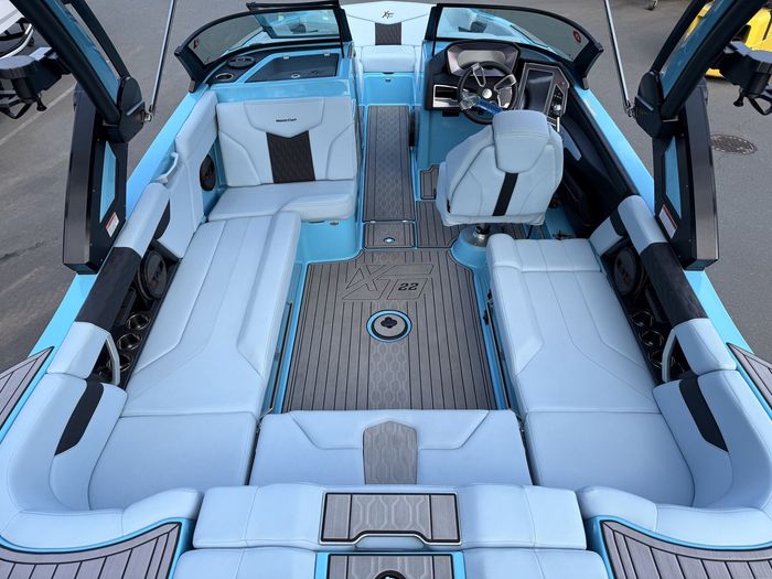 2023 MasterCraft XT22 Photo 25 of 66