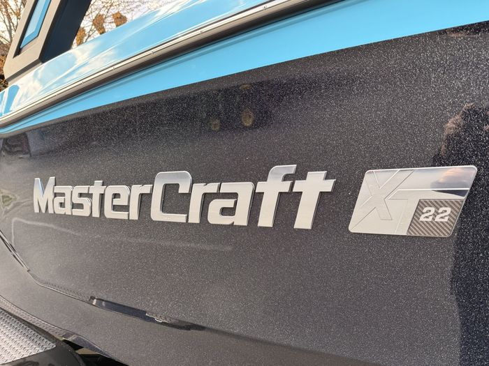 2023 MasterCraft XT22 Photo 12 of 66