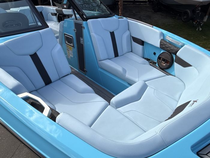 2023 MasterCraft XT22 Photo 39 of 66